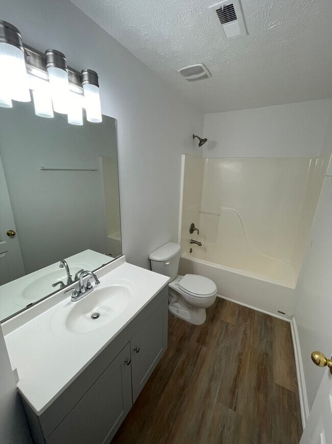 Building Photo - Spacious 4 Bedroom Townhome in Jackson with fenced backyard!