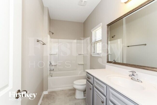 Building Photo - 11370 Cedarvale Farm Pkwy