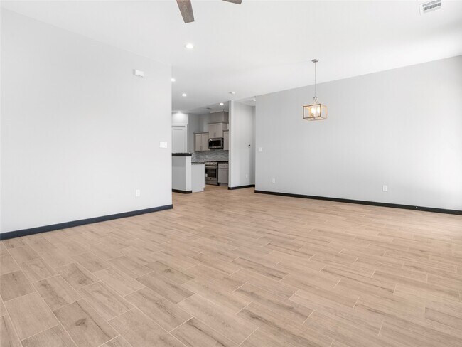 Building Photo - 209 Silverleaf Rd