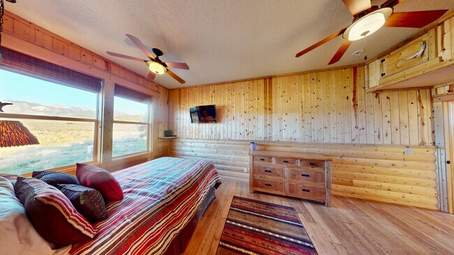 Building Photo - Beautiful Home on 10 Private Acres