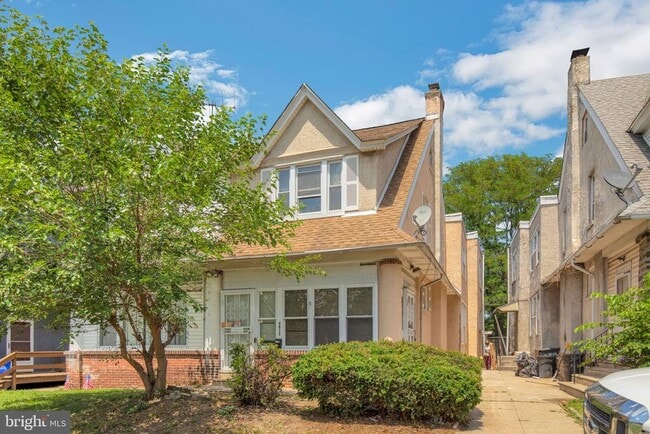 Building Photo - 4812 E Roosevelt Blvd