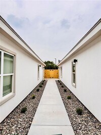 Building Photo - 740 N Alamo Rd
