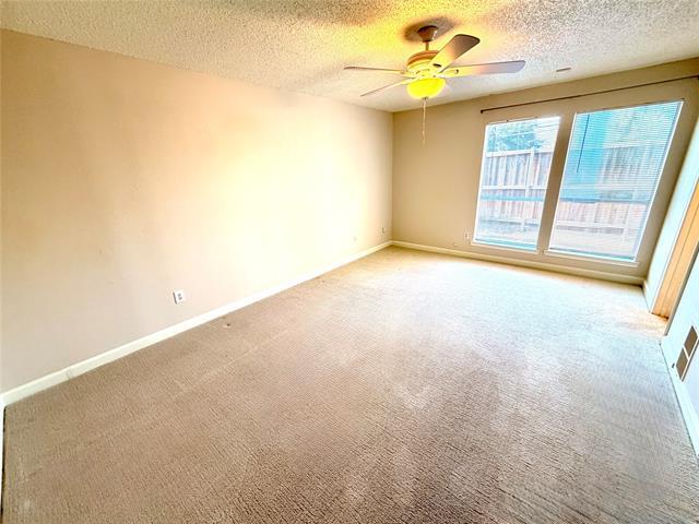 Building Photo - 2018 Tree House Ln