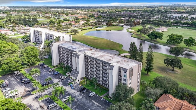 Building Photo - Gorgeous 2 bedroom 2  Condo in Boca Raton across from Nova University