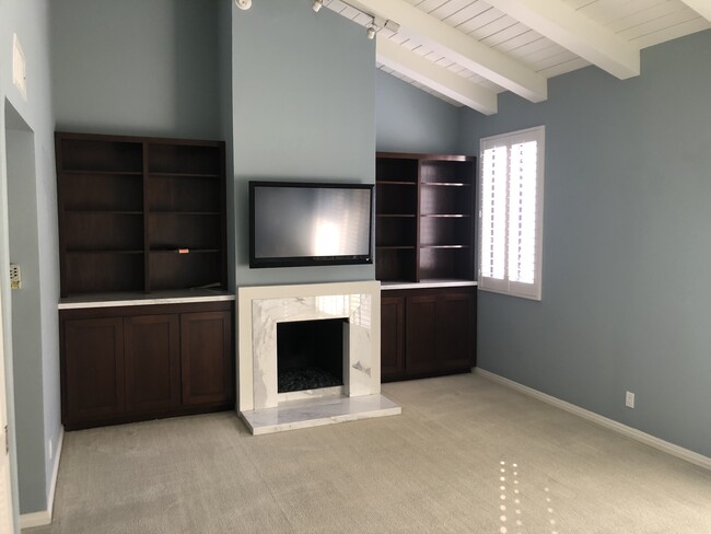 Master Bedroom with fireplace, TV and bookcases - 824 16th St