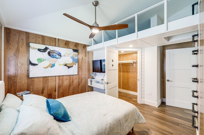 Building Photo - 129 Arctic Ave