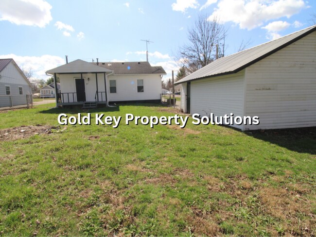 Building Photo - MUNCIE 3 BR 1 BA House with Garage and Covered Porch (SECTION 8 APPROVED)