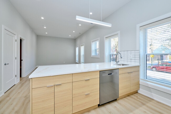 Building Photo - 2868 W 21st Pl