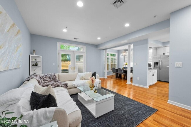 Building Photo - W162 Main St