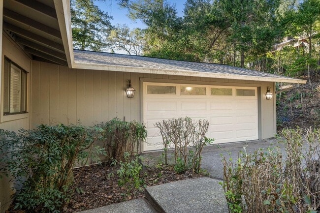 Building Photo - 121 Knoll Pl