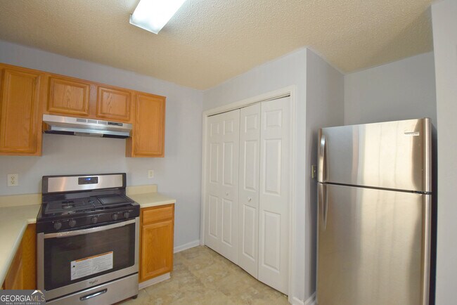 Building Photo - 147 S Fairfield Dr