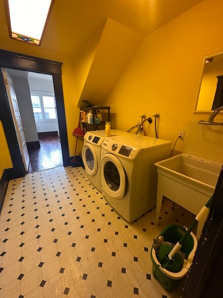 Building Photo - 847 Linden Ave