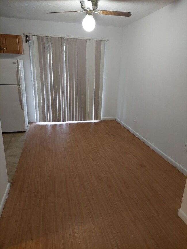 Building Photo - 3bedrooms 2 baths condo in Palms West Avai...