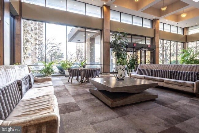 Building Photo - 3709 S George Mason Dr