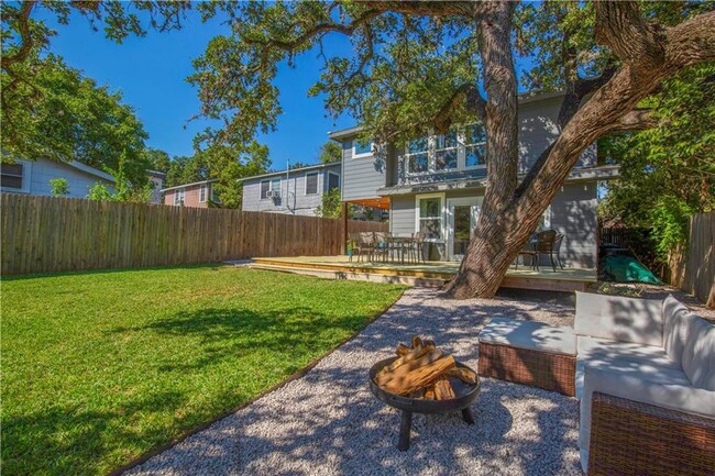Building Photo - 1501 Brackenridge St