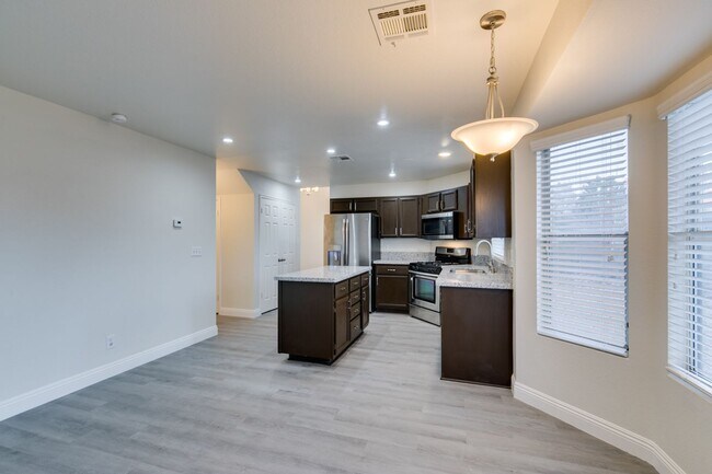 Building Photo - 1738 Toltec Cir