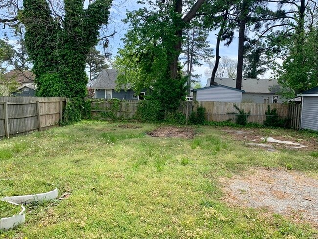 Building Photo - Beautifully Updated 2BD/1BA Home