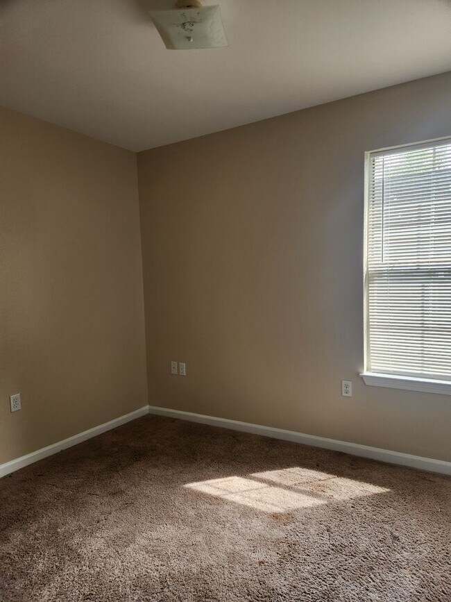 Building Photo - 5563 Banyan Ct