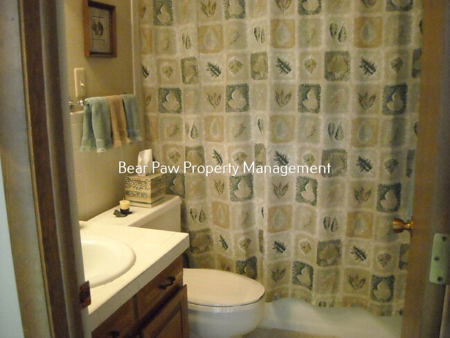 Building Photo - "Spacious 4-Bedroom Townhouse Retreat with 4 Full Baths in Scenic Evergreen!"