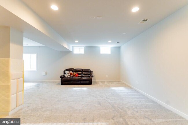 Building Photo - 41914 Spring Air Dr