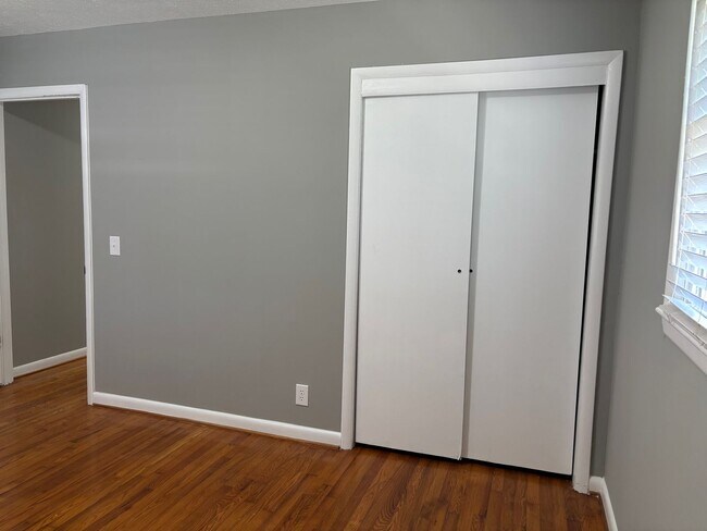 Building Photo - 3 bed, 1 bath brick home located in Asheboro