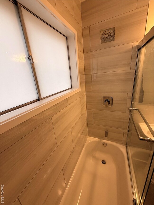 Building Photo - 12 Elves Ln