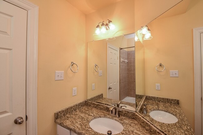 Building Photo - 25203 Oak Villa Dr
