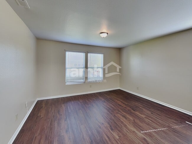 Building Photo - 3347 Hemlock St