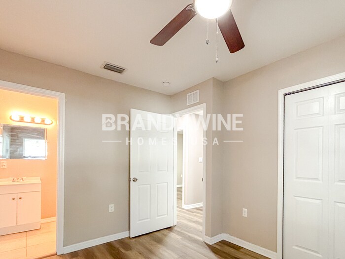 Building Photo - 2911 6th Ave S