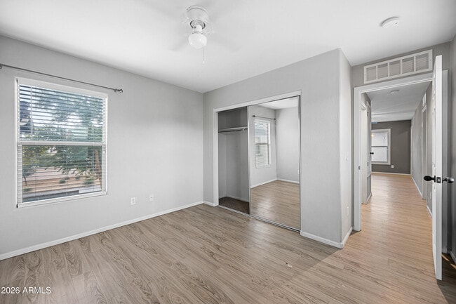 Building Photo - 10923 W Elm St