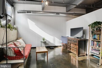 Building Photo - 1701 Tulip St