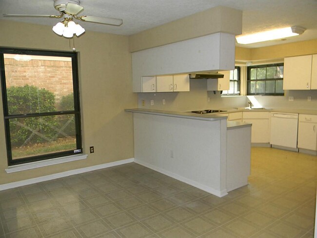 Building Photo - 2711 River Birch Dr