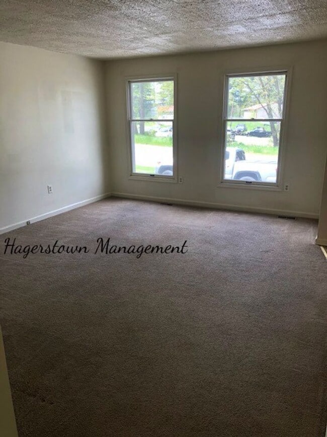 Building Photo - Duplex in Williamsport