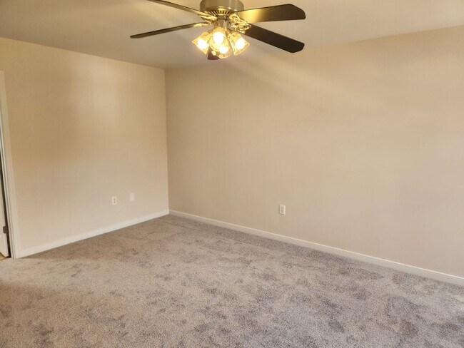 Building Photo - 4 Bed 2.5 Bath- Midlothian-Ashbrook Subdiv...