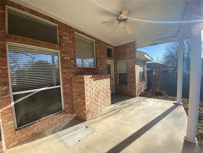 Building Photo - 1510 Zinfandel Dr