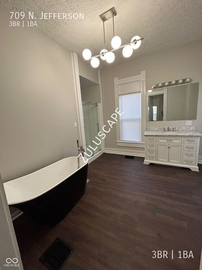 Building Photo - 709 N. Jefferson-