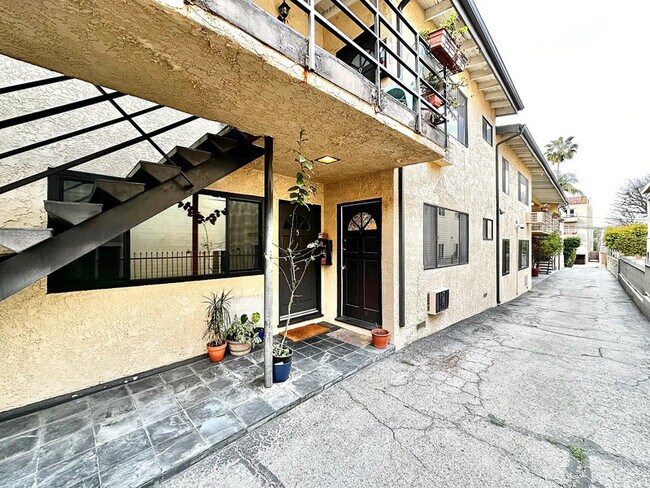 Building Photo - 14271 Dickens St