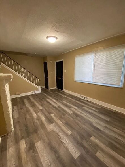 Building Photo - 653 Seagirt St