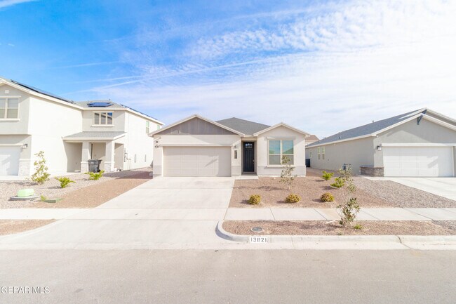 Building Photo - 13821 Madero Dr