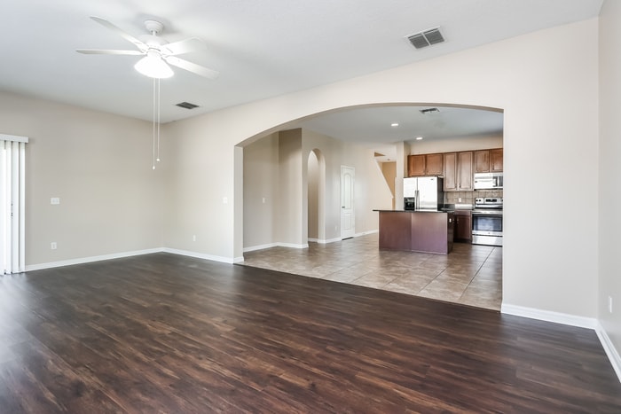 Building Photo - 2420 Plantation Oak Dr