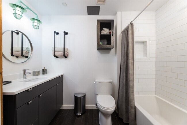 Building Photo - 21 Wormwood St