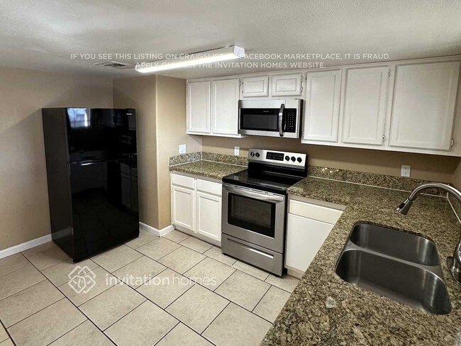 Building Photo - 3433 W Paradise Dr