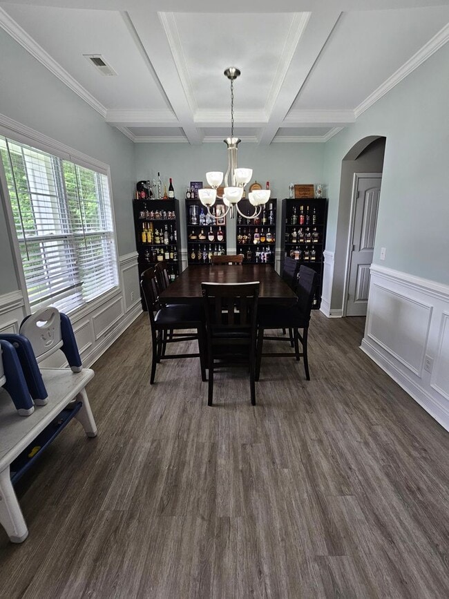 Building Photo - Gorgeous and Spacious 4 Bedroom Home!