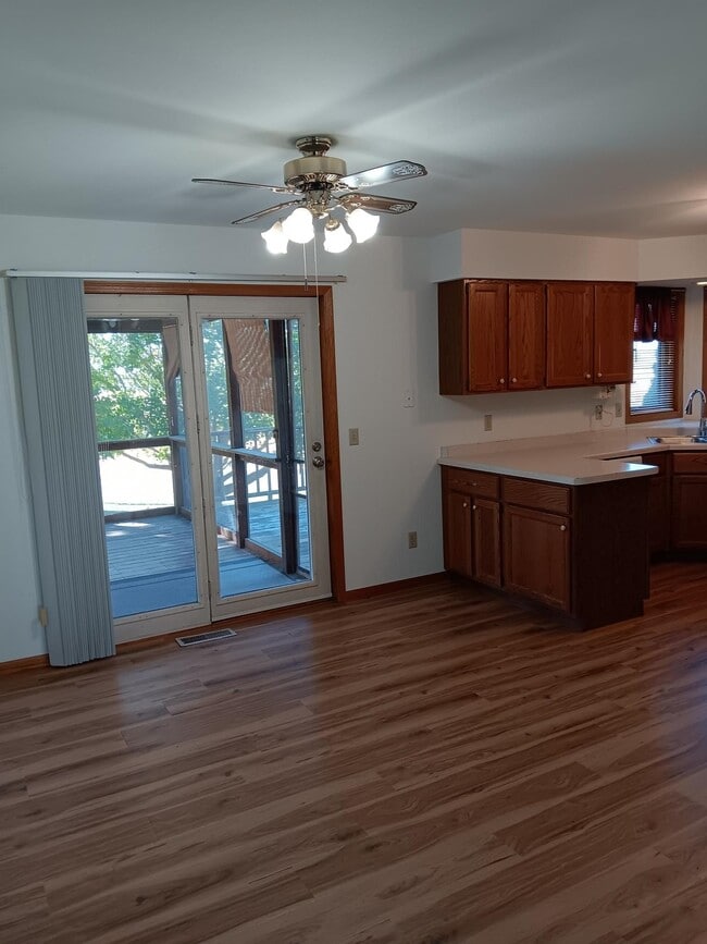 Building Photo - 2651 Stanbrook St