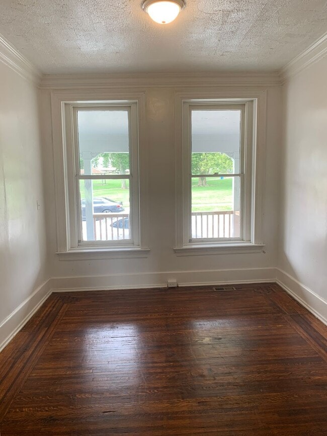 Building Photo - 2 Bedroom 1st Floor-Parking- Penn Park Area York City