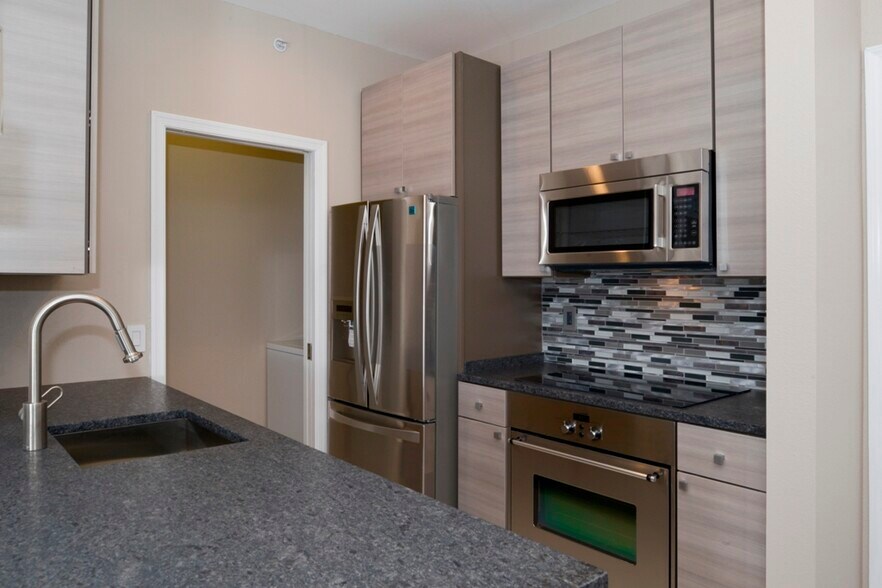Building Photo - 1580 Spring Gate Dr