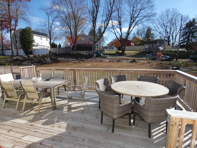 Building Photo - 6 Greenfield Dr