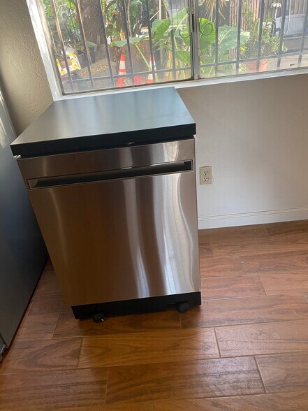 Brand new stainless steel portable dishwasher - 2458 S Normandie Ave