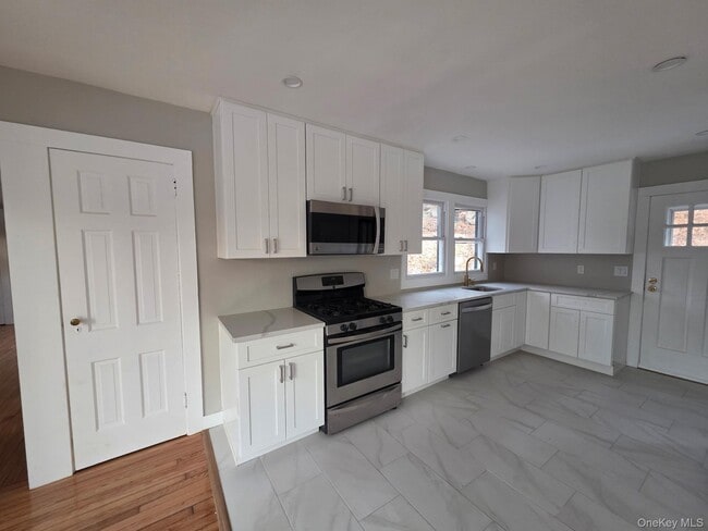 Building Photo - 263 S Mountain Rd