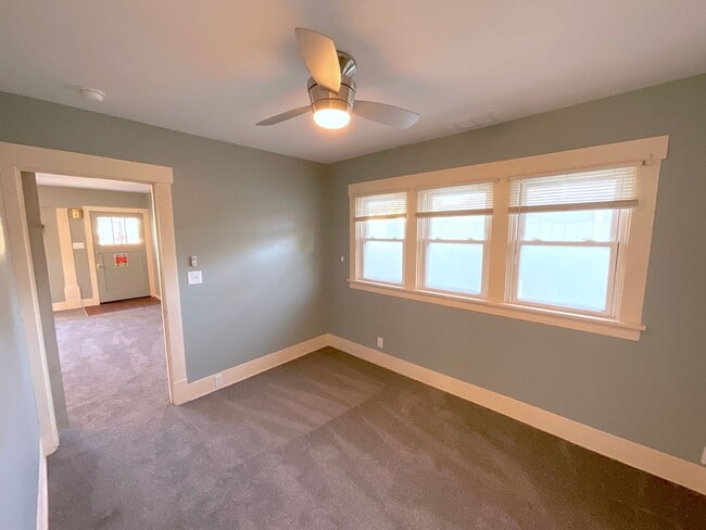 Building Photo - 1 Bedroom Home Available Near Colorado Ave & S 10th St!